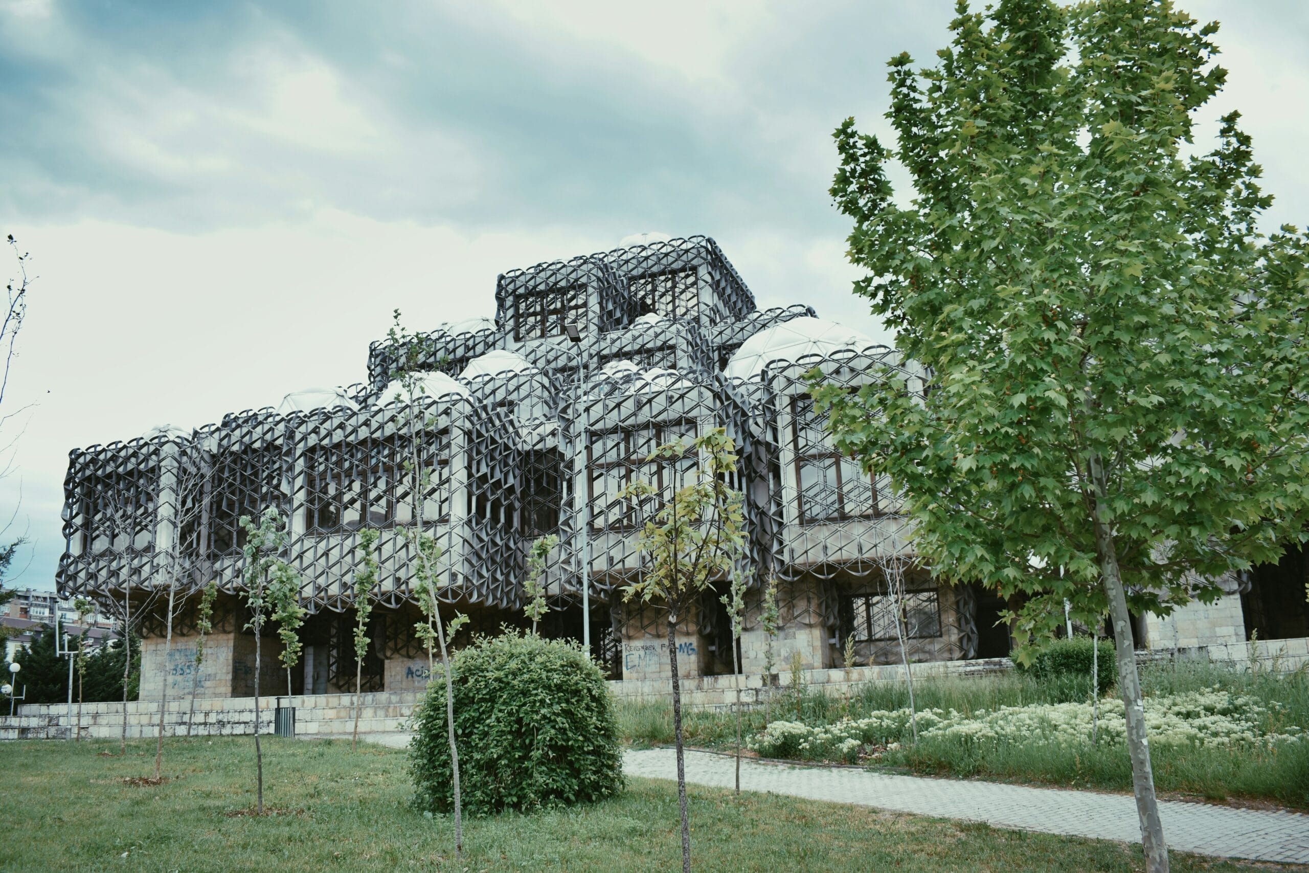 Kosovo and the Dissolution of Yugoslavia: A Delayed Explosion  